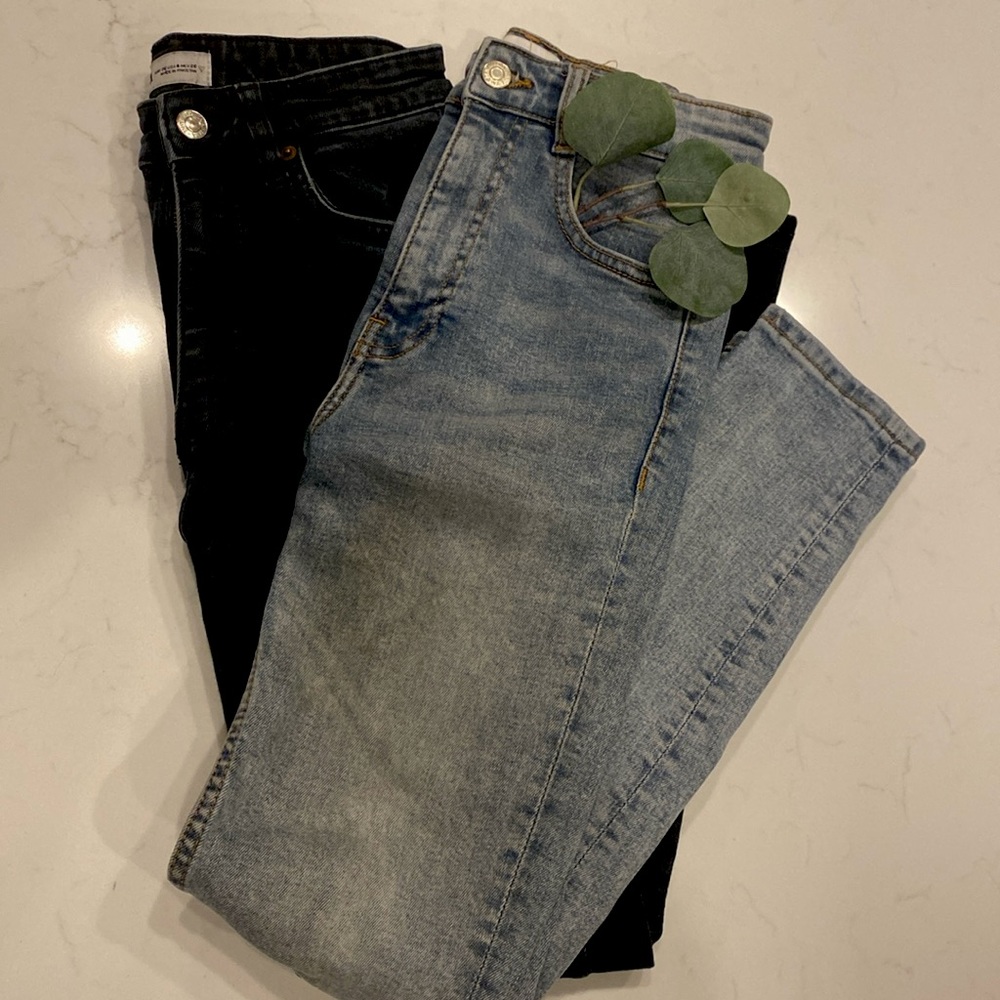 2 pairs of jeans size US 4